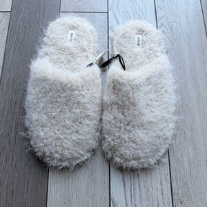 Zara Cream Fuzzy Slippers